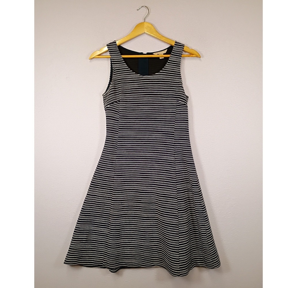 Preppy Banana Republic Women 2 Navy White Striped Fit and Flare Dress Sleeveless